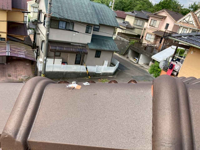 棟瓦を止める釘とネジ